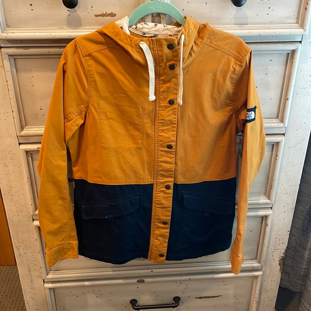 North Face Jacket!💛